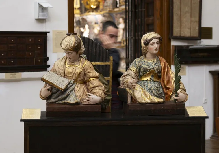 Ocho tallas femeninas de Gregorio Fernández: de lo alto del retablo a pie de sacristía